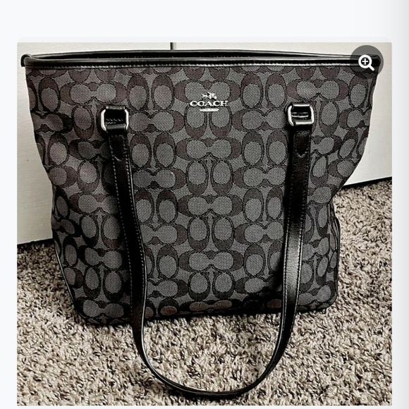 2 Coach Black and Cream Designer Tote Bag - Picture 9 of 13